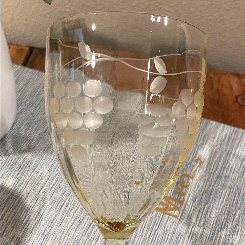 Set of 4 Vintage Uranium (Vaseline) Glass Wine Glasses – Glows Under UV - Picture 4 of 13